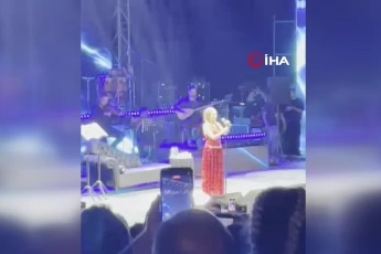 Yıldız Tilbe'den sahnede şok eden doğum günü çıkışı..."Biten bir ömrün neyini kutlayacağım"