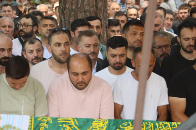 Anahtar Parti yasta: Mustafa Sezer ve eşi toprağa verildi