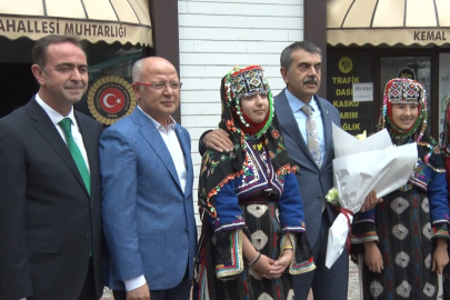Bakan Yusuf Tekin Bursa'daki Erzurum Yayla Şenliği'ne katıldı