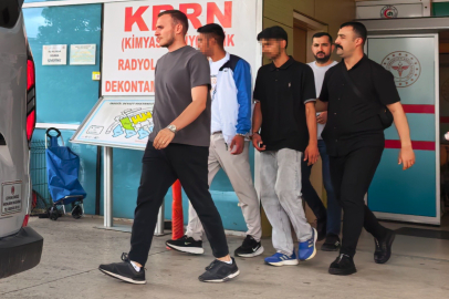 Tekme tokat dövdükleri gencin kolyesini çalıp kaçtılar