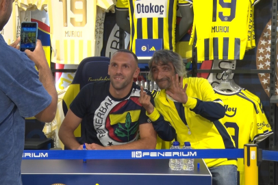 Fenerbahçeli golcü Vedat Muriqi'ye sevgi seli