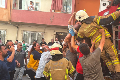 Yangında mahsur kalan engelli çocuğa zamanla yarış