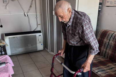 93 yaşındaki Niyazi Vural'ın tek isteği huzurevine yerleşmek