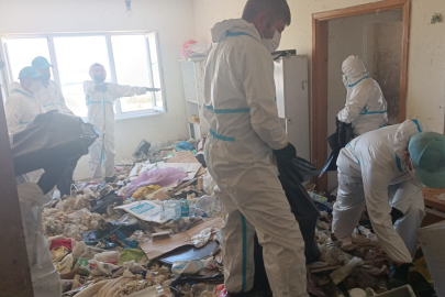 Nilüfer'de çöp eve müdahale! Evden tam 28 ton atık çıkarıldı