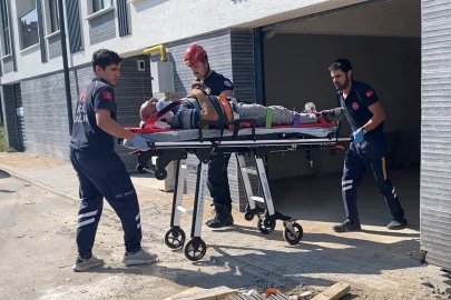 Krikonun kayması dehşet saçtı: Otomobil üzerine düştü!