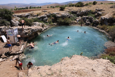Derdi olan o göle koşuyor: Egzama ve uyuza şifa oluyor!