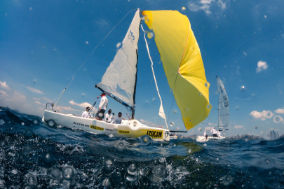 Kalamış açıklarında rüzgâr mesaisi: 14. TAYK-Eker Olympos Regatta fırtına gibi başladı!