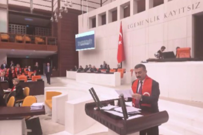 İYİ Partili Yüksel Selçuk Türkoğlu kürsüde şehit isimlerini okudu