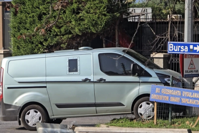 Mudanya'da zırhlı banka aracı kaza yaptı: Direğe çarptı!