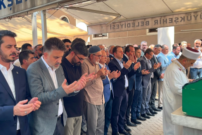 Başkan Erol'un acı günü: Amcası Enver Erol toprağa verildi