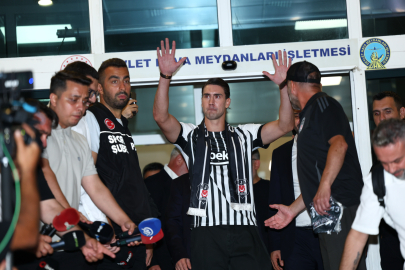 Kartal’ın yeni golcüsü Vlahovic İstanbul’da: 3 bin taraftar karşıladı