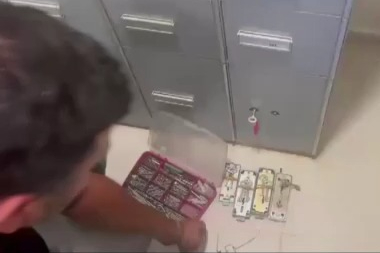 Dernek paralarıyla 6,5 kilogram altın alındığı belirtildi, Ahbap kasasından ilaç çıktı