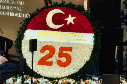 Devlet Bahçeli'den AK Parti'ye 25. yıl çelengi