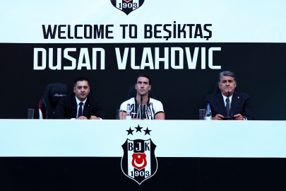 Dusan Vlahovic, yaklaşık 20 bin taraftarın önünde imzayı attı