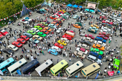 Arnavutköy'de nostalji rüzgârı: 90 klasik araç geçti!