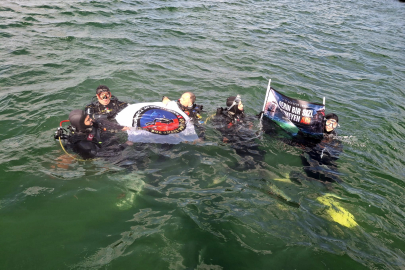 Marmara depremi 27. yılında: Suyun altında anıldı!