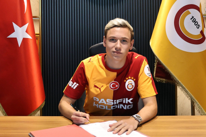 Galatasaray, Aleksey Batrakov ile 5 yıllık sözleşme imzaladı