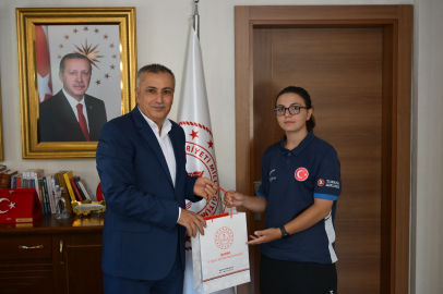 Bursalı milli okçu Fatma Nisa Gökdemir'e İl Milli Eğitim'den tebrik