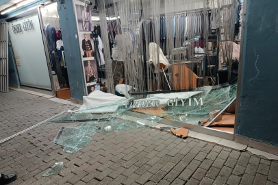 Bursa'da vitrine dalan otomobilin sürücüsü her yerde aranıyor