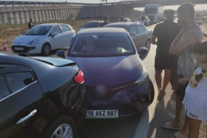 Bursa yönünde peş peşe çarpıştılar: 5 araçlı zincirleme kazada 1 yaralı