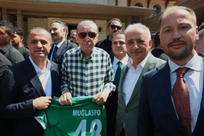 Cumhurbaşkanı Erdoğan'a 48 numaralı Muğlaspor forması!