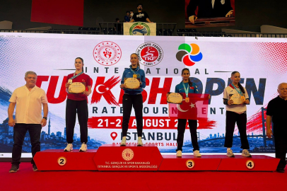 Karateci Naz Kayadere'den altın madalya