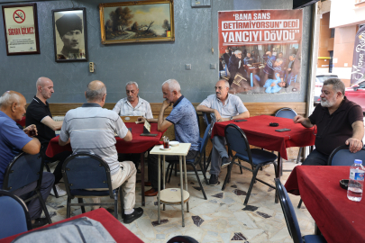 Kahvehanede güldüren anlar: Yancılar artık ayrı masada