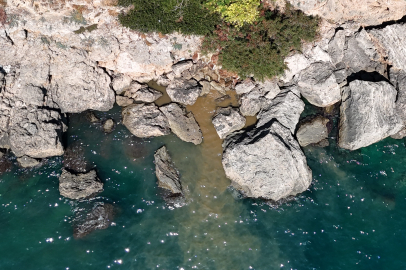Antalya'da sahile ulaşan atık su görüntülerine soruşturma