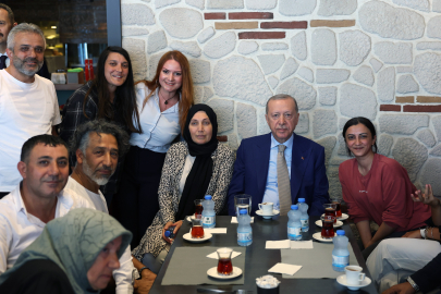 Cumhurbaşkanı Erdoğan'dan Çengelköy'de esnaf ziyareti