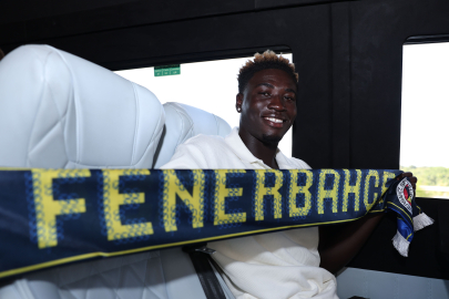 Fenerbahçe, Ganalı stoper Oppong'u kadrosuna kattı
