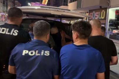 Kendi söyleyip kendi oynayan şüpheli, polisleri de şaşırttı