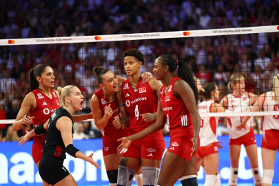 Milli Takım Polonya'ya karar setinde mağlup: Son 16'da rakip Azerbaycan