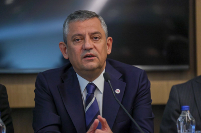 Özgür Özel'den Kayseri'de gaf: 'Ağzım eskiye alışık!'