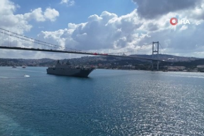 30 Ağustos'ta Deniz Kuvvetleri gemileri İstanbul Boğazı'ndan geçiş yaptı