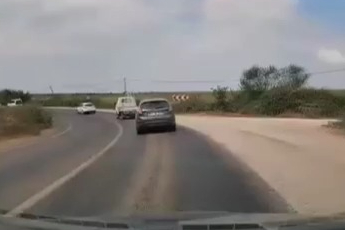 Bursa'da viraja hızlı giren otomobil kazaya sebep oldu: O anlar kamerada