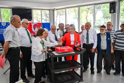 Bursa Huzurevi'nde 30 Ağustos coşkusu: Zafer pastası kesildi!