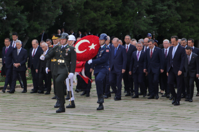 Erdoğan başkanlığındaki devlet erkanı Anıtkabir’de: “İstiklal ve istikbalimize kararlılıkla sahip çıkıyoruz”