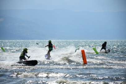 İznik Gölü'nde adrenalin dolu yarış: MotoSurf ve Sujeti şampiyonları belli oldu