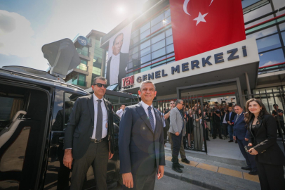 Özgür Özel yeni binaya ilk kez girdi: Çok heyecanlıyız!