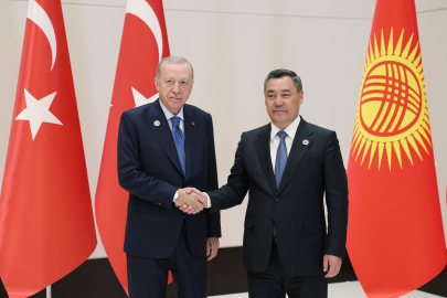 Erdoğan, Bişkek'te Kırgızistan lideri Caparov ile görüştü