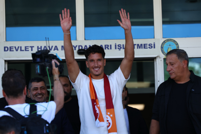 Galatasaray'ın yeni transferi Deniz Gül, İstanbul'a geldi