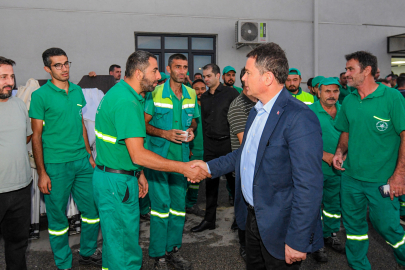 Osmangazi'nin temizlik ordusuna moral ziyareti: Erkan Aydın aynı sofrayı paylaştı