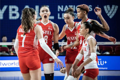 Avrupa Şampiyonası'nda yarı finaldeyiz: Tebrikler Sultanlar
