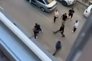 Bursa'da cadde ringe döndü: Trafikte tekme tokat kavga