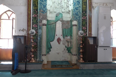 Tarihi Tuz Pazarı Camii'nde sıvanın altından tarih çıktı