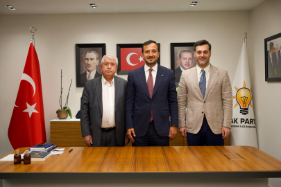 Üsküdar'da kritik istifa: 4 CHP'li üye AK Parti'ye geçti
