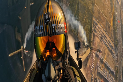 SOLOTÜRK'ten nefes kesen gösteri: Kokpitten büyüledi