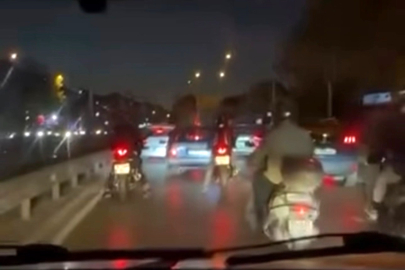Trafikte yol verme gerginliği: Motorcular otomobilin peşine düştü