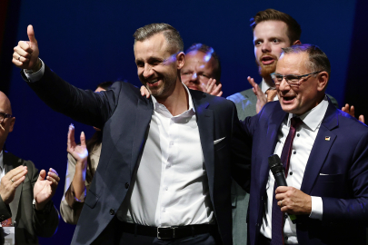 Almanya'da aşırı sağ şoku: AfD yüzde 44,4 ile birinci