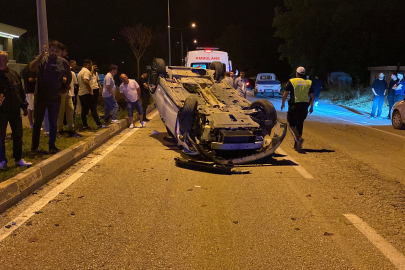 Bursa'da feci kaza: Kamyonete çarpan otomobil takla attı